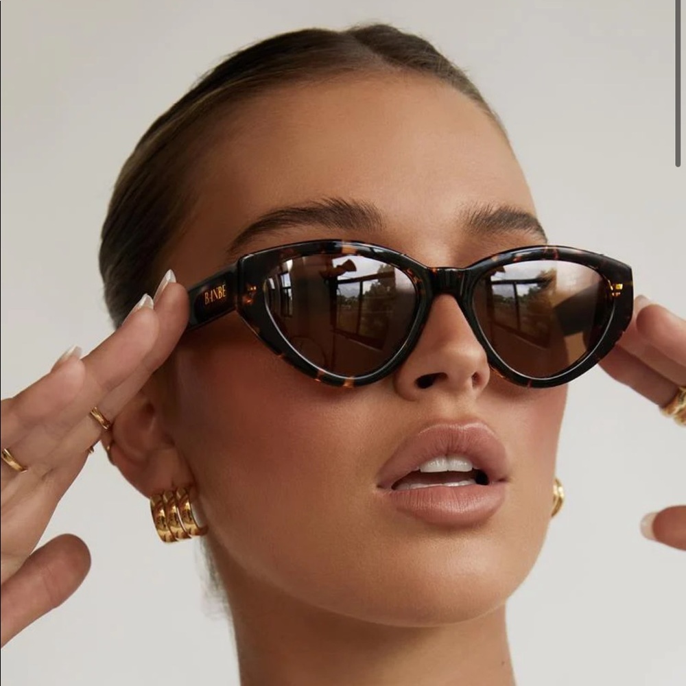 Banbe the hart sunglasses
